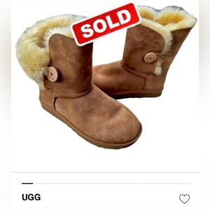 NOT STAINED (re-listed w/ Video clarity) UGG Bailey Button Boots – size 9.